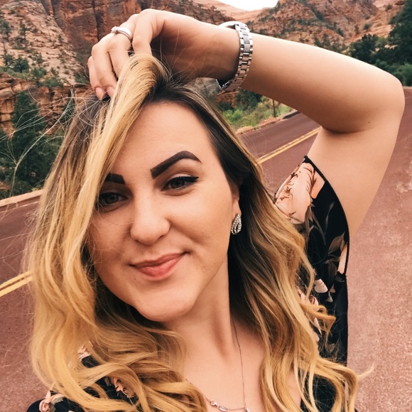 MEET ELLIA PEARL ✋ - Picture 2 of 2